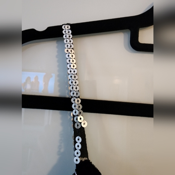 Clothes - Picture 3 of 4